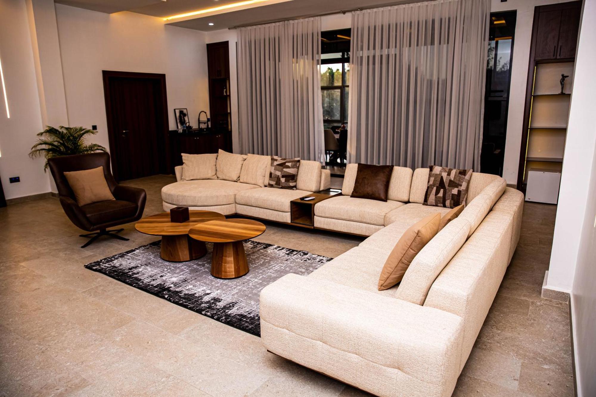 The Stallion Abuja Luaran gambar